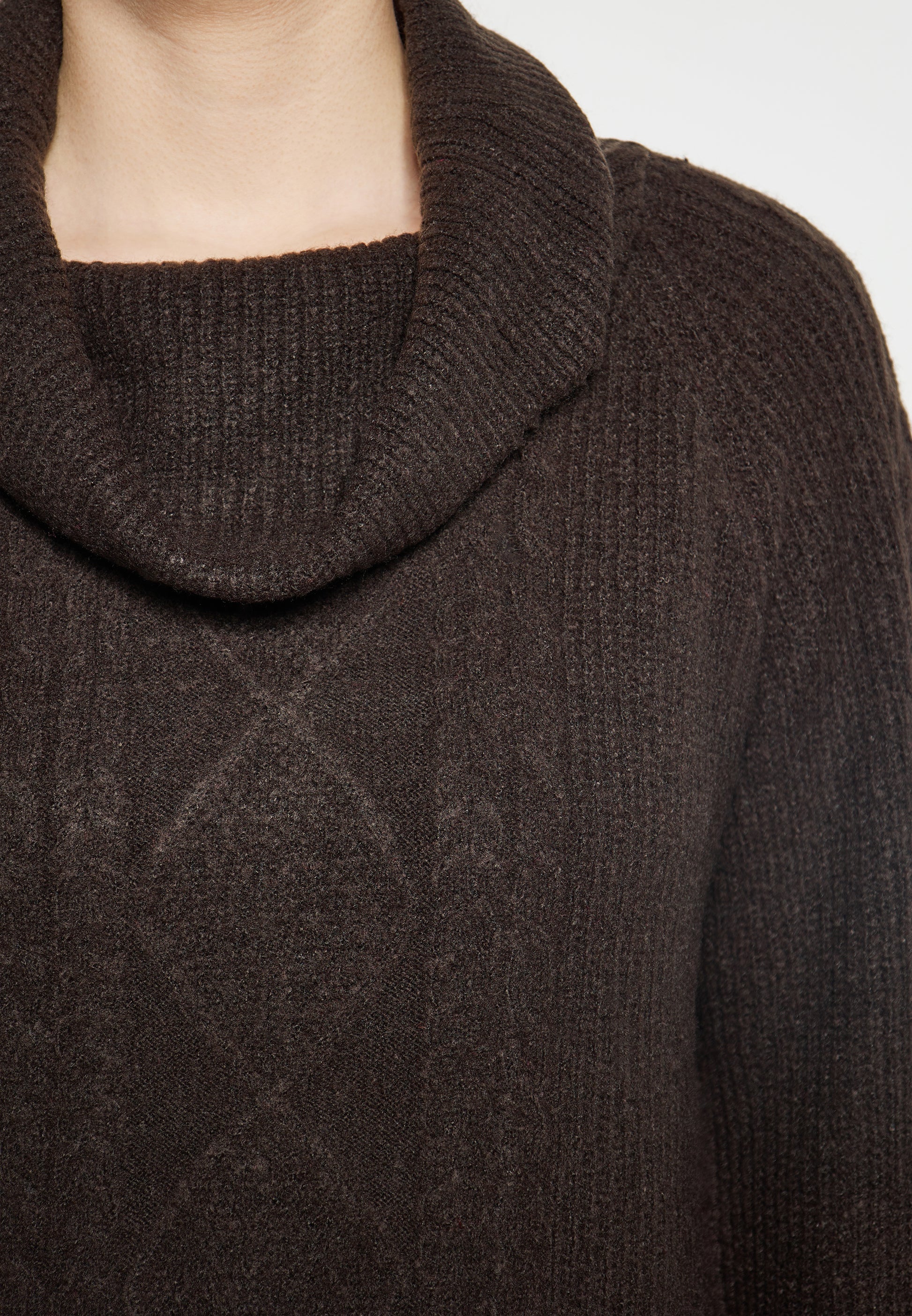 Albee Women's Knitted Sweater